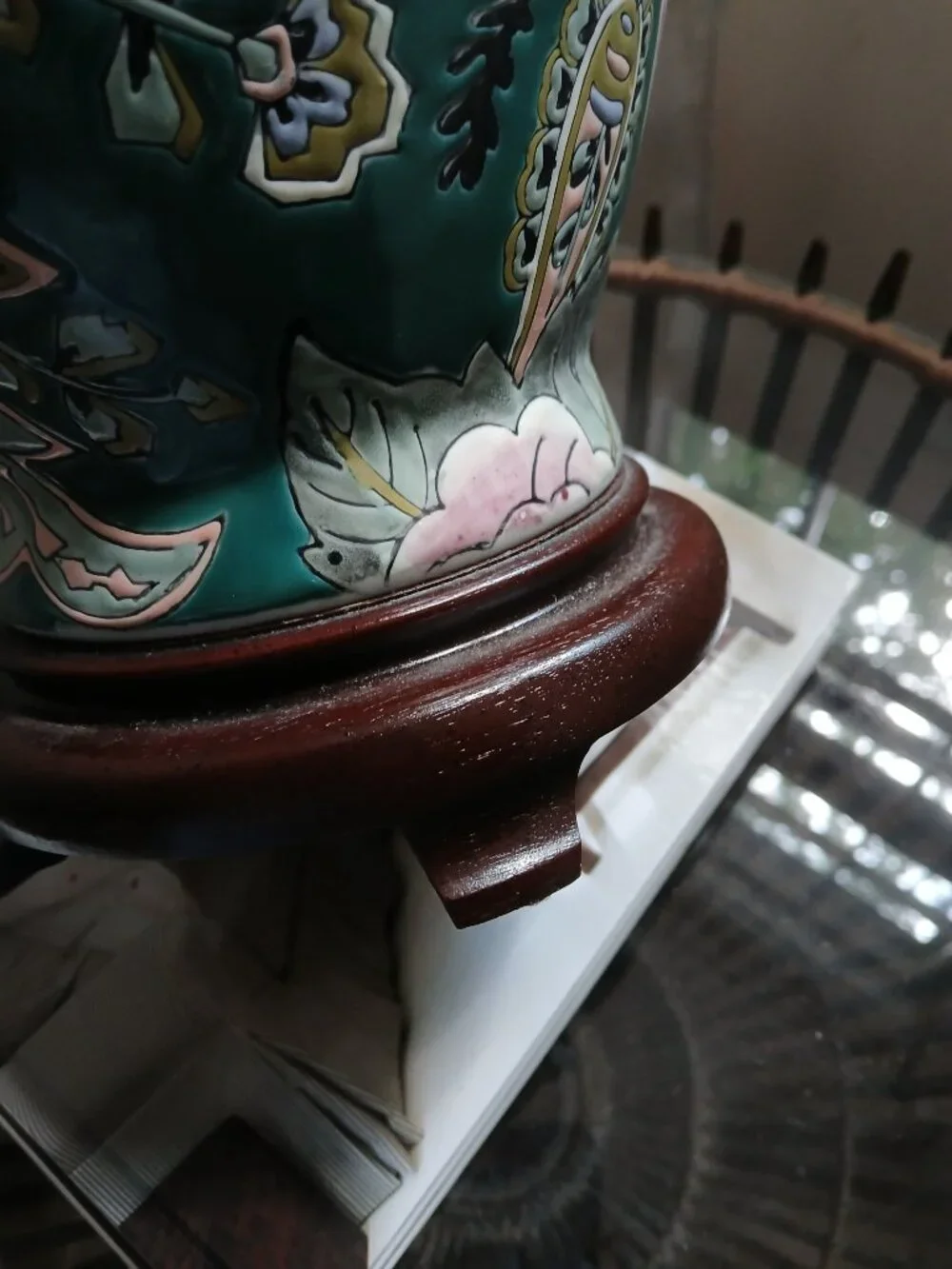 Chinoiserie / Vtg Oriental Style Hand Painted Ceramic Table Lamp